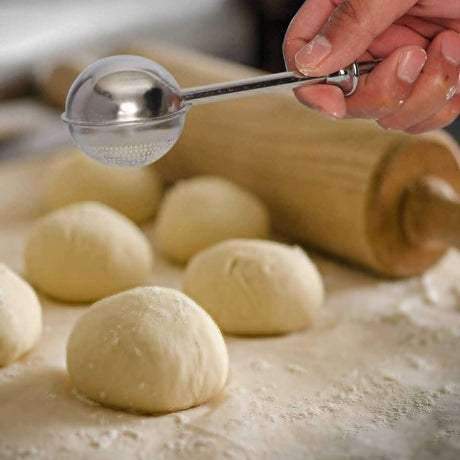 Flour Duster, One-Hand Operation, 304 Stainless Steel Powder Sugar Bowl Dusting Duster, Dusting Flour Sieve