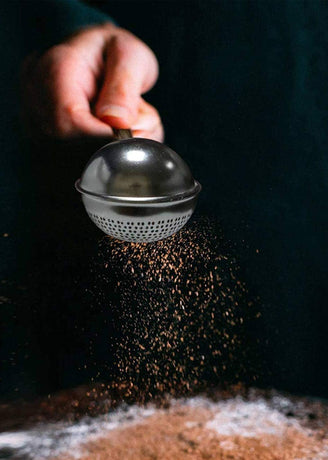 Flour Duster, One-Hand Operation, 304 Stainless Steel Powder Sugar Bowl Dusting Duster, Dusting Flour Sieve