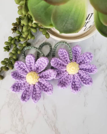 Crochet Daisy Auto Parts Women Cute Rearview Mirror Charm Crafted Daisy Flower Gift Crochet Lovers Car Decoration Car Interior Aesthetics (Purple)