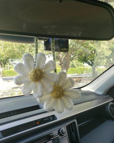 Crochet Daisy Auto Accessories Women Cute Rearview Mirror Charm Crafted Daisy Flower Gift Crochet Enthusiast Car Decoration Car Interior Aesthetics (White)