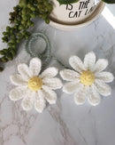 Crochet Daisy Auto Accessories Women Cute Rearview Mirror Charm Crafted Daisy Flower Gift Crochet Enthusiast Car Decoration Car Interior Aesthetics (White)