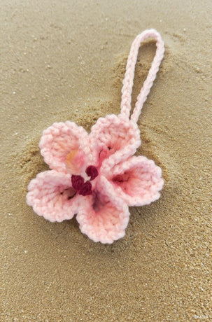 Hibiscus Car Ornaments, Crochet Hawaiian Tropical Flower Bag Charms Decoration Car Mirror Beach Accessories (Pink)