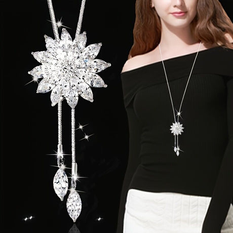 Fashionable and Creative High-End Artificial Crystal Diamond-Inlaid Snowflake New Style Sweater Chain Clothing Pendant（WHITE）