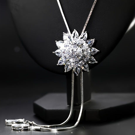 Fashionable and Creative High-End Artificial Crystal Diamond-Inlaid Snowflake New Style Sweater Chain Clothing Pendant（BLUE+WHITE）