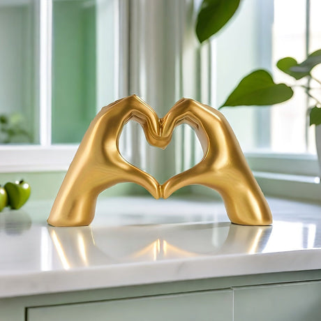 GOLD Elegant Heart-shaped Sculpture: Pure lines capture love, accompanying you in writing tender everyday moments.