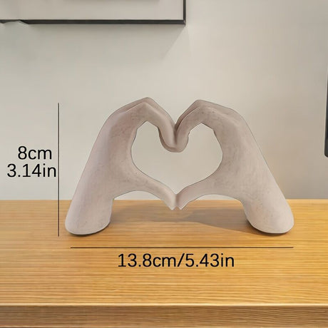 GOLD Elegant Heart-shaped Sculpture: Pure lines capture love, accompanying you in writing tender everyday moments.
