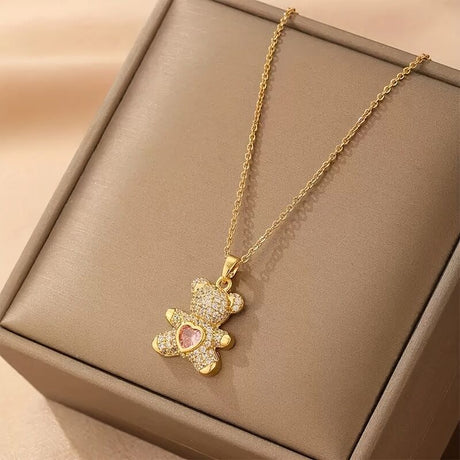 A delicate and adorable pink heart-shaped bear pendant copper necklace, adorned with synthetic zirconia, paired with a stainless steel chain, decorated with synthetic zirconia, perfect as a daily jewelry gift or a sweet and cute party accessory.（gold））