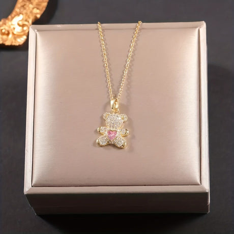A delicate and adorable pink heart-shaped bear pendant copper necklace, adorned with synthetic zirconia, paired with a stainless steel chain, decorated with synthetic zirconia, perfect as a daily jewelry gift or a sweet and cute party accessory.（gold））