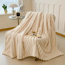 Luxurious faux rabbit fur blanket (180*200cm / white color) - feels like stroking a cat, with a pure color and simple style - soft, warm, comfortable, suitable for sofas, beds, offices and travels - multi-functional