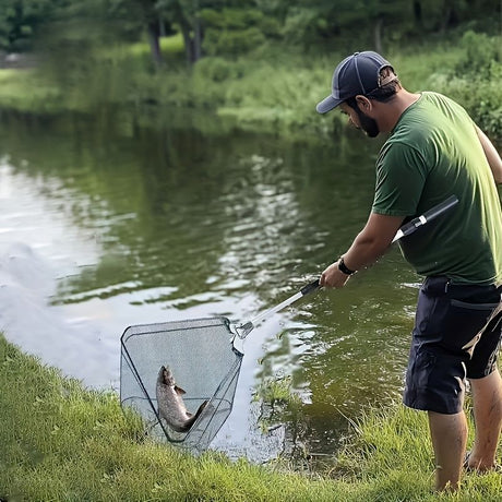 A multifunctional telescopic fishing net, the handle can be extended from 110 cm to 210 cm, which is very suitable for freshwater fishing, suitable for children and adults to use.