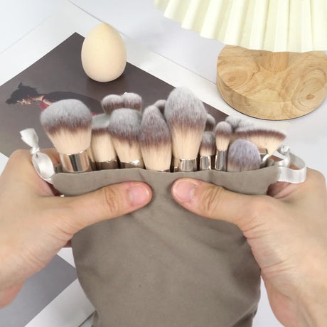 MAANGE 18-piece professional makeup brush set, including 18 makeup brushes + velvet cloth bag, soft brush hair makeup brushes, foundation brush, eye shadow brush, blending brush, concealer brush, eyeliner brush, skin-friendly powder puff set, travel porta