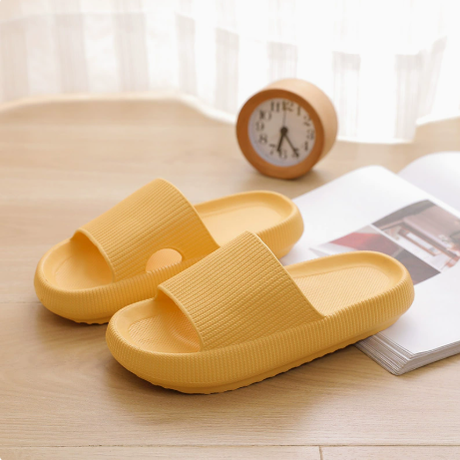 Cloud Slippers for Women and Men, Pillow House Slippers Shower Shoes Indoor Slides Bathroom Sandals, Ultimate Comfort, Lightweight, Thick Sole, Non-Slip, Easy to Clean yellow（42-43）