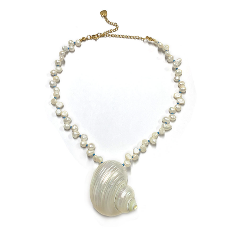 Vintage Inspired Pearls Conch Shell Pendant Necklace Lightweight Jewelry For Women