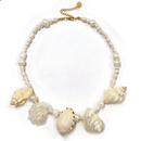 Five vintage-style white conch shell pearl pendant necklace, lightweight jewelry, women's style.