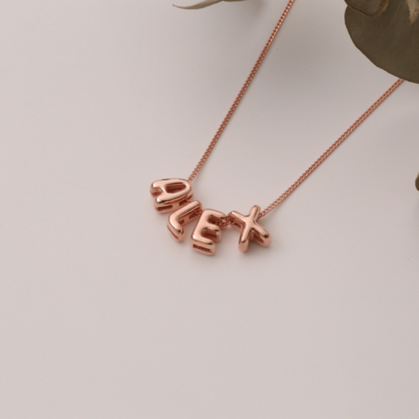 Custom letter necklace with a complete set of letter beads from A to Z, 10mm heart pendant, three colors available, chain accessory included - Rose Gold
