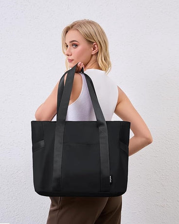 Waterproof shoulder bag for 16-inch laptops for women, ideal for work, school and travel.