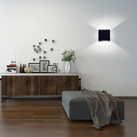 Rechargeable wall light with remote control - 5W - Three lighting colors - Adjustable intensity - Night light - Wireless - Battery operated - Suitable for indoor and outdoor use - Wit