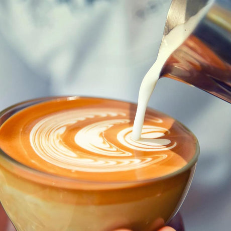 Milk Jug - Barista Latte Artisan Accessories with Lid - 600ml Milk Jug - Stainless Steel Milk Jug with Lid - Milk Frothing Jug - Coffee Milk Jug with Cup - Suitable for Cappuccino, Espresso, and Barista Use