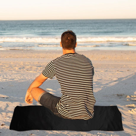Mini Pocket Picnic Blanket - Sack Blanket - 150 x 110 Cm - Water-Repellent & Lightweight - Outdoor Blanket - Picnic Blanket - Beach Towel - Sand-Free Beach Mat - Outdoor Rug - Red - Perfect For Outdoors, Camping, Hiking, Traveling