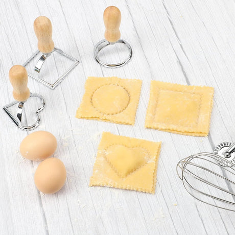 Set of 4 ravioli cutters - Ravioli makers with wooden handle - Set of 3 shape cutters and 1 pasta wheel for cutting homemade ravioli