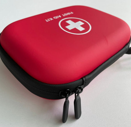 First aid kit - First aid kit - Survival kit outdoor emergency kit - First aid kit sports - First aid sports bag - Red - First aid kit - First aid drum - PU - red - 17.6*12*5.5cm