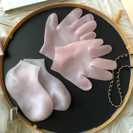 Silicone Socks - 1 Pair Foot Covers + 1 Pair Hand Masks - Foot Glove Set - Silicone - Soft - Hand and Foot Coverings - Moisturizing Socks - Moisturizing - Hydrate Your Hands and Feet - For Dry, Cracked Feet and Hands - Pink