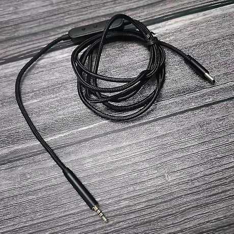 USB-C to 2.5mm Male Audio Cable Compatible with Bose QC25 QC35 QC35 II QC45 Headphones with Microphone