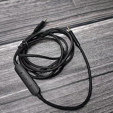 USB-C to 2.5mm Male Audio Cable Compatible with Bose QC25 QC35 QC35 II QC45 Headphones with Microphone
