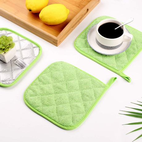 Placemat - Set of 5 Insulation Mats for the Kitchen - Heat Resistant Insulation Mats - Large Coasters for Daily Cooking and Baking (Dimensions: 6.5 x 6.5 Inches, Color: Light Green)