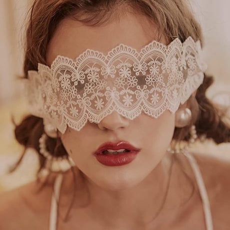 Lace Eye Mask – 4-Pack – V-Shaped – Adjustable – For Masked Balls, Galas, Halloween, Mardi Gras and Cosplay