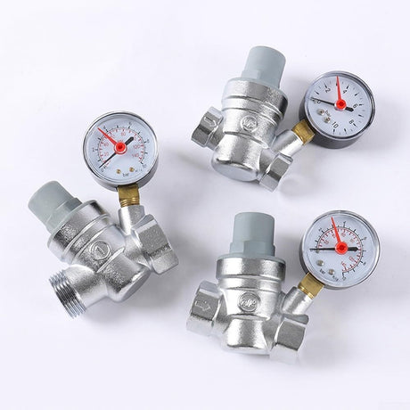 Adjustable pressure reducing valve with integrated pressure gauge for hot and cold water, brass pipe valve for home, commercial and industrial use (DN15)