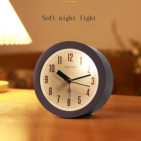 Alarm clock - Children's alarm clock - Round silent analogue alarm clock without ticking - Wake up gently - Increasing volume - Battery operated - Snooze and light function - Easy to set desk alarm clock
