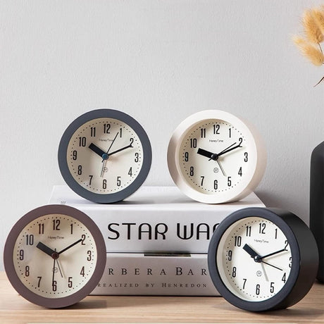 Alarm clock - Children's alarm clock - Round silent analogue alarm clock without ticking - Wake up gently - Increasing volume - Battery operated - Snooze and light function - Easy to set desk alarm clock