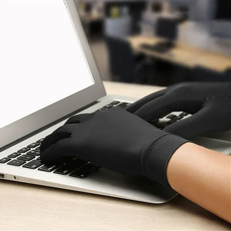 Copper Fiber Compression Gloves for Touchscreen Use, Warm Non-Slip Silicone Palm for Outdoor Sports Fitness Riding Cycling, Size M for Arthritis Support
