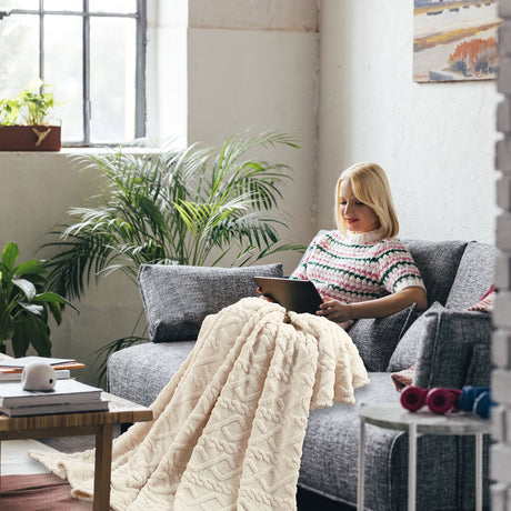 Warm Blankets for Winter, Winter Blankets Queen Size,King Blankets for The Bed, Winter Blankets Queen Size,Super Soft Throw Blankets, Silky Flannel Fleece Bed Blanket Beige
