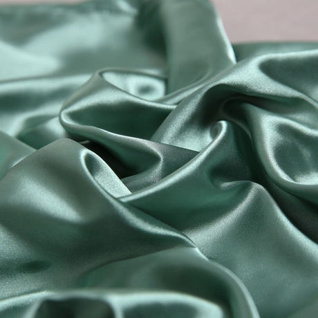 A pair of solid-color silk-like pillowcase pillowcase and envelope pillow (green)