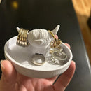 Highland Cow Ring Holder with Circular Dish Scottish Cow Statue Wedding Engagement Holder Calf Jewelry Organizer Stand