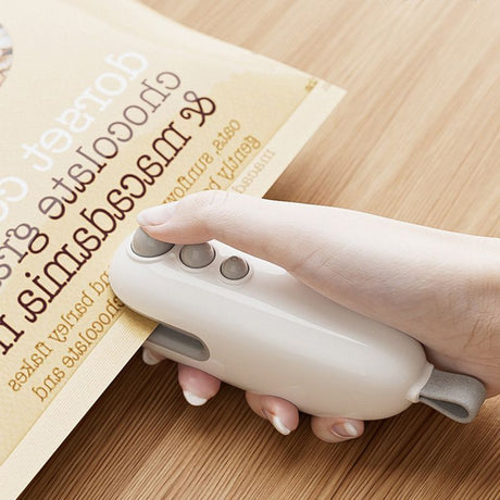 2Pcs White Rechargeable Portable Mini Bag Sealer Household Snack Fresh Keeper
