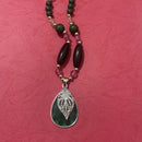 European and American trendy retro necklace, color-block beads and leaf-shaped pendant, simple and elegant, 78cm versatile chain, perfect for daily and smart casual looks.