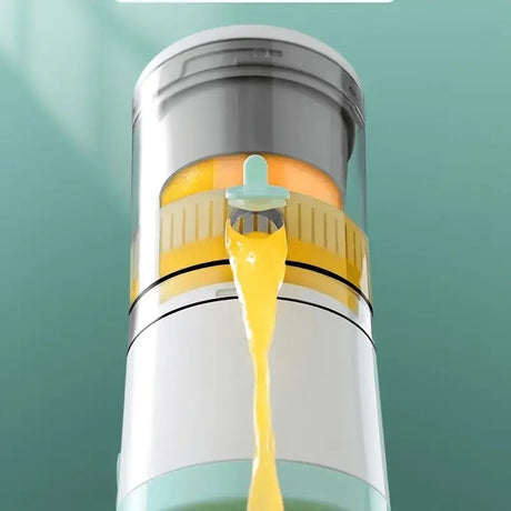 New portable USB juicer, powered by a rechargeable lithium battery, extracts juice from oranges, lemons, watermelons, grapes, and other juicy fruits with the press of a button, efficiently separating pulp residue—a versatile kitchen and travel helper.