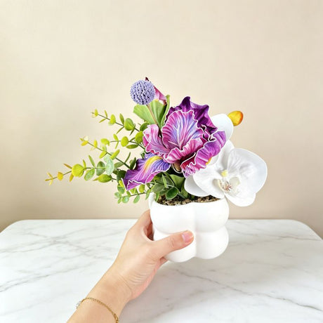 Simulated iris potted plant, floral artistry vibrant and colorful, pumpkin planter round and versatile, no maintenance ready to display upon opening, brightens up new Chinese-style and light luxury home spaces.（fuchsia）