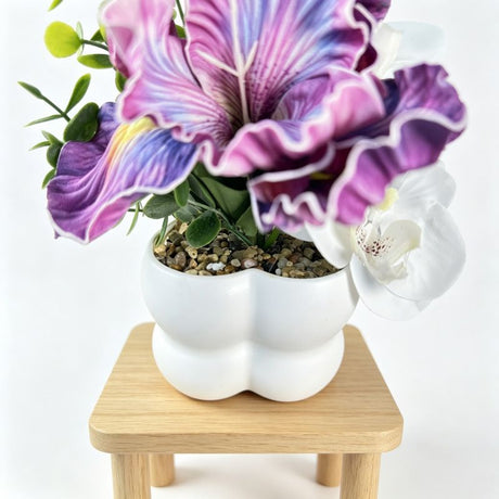 Simulated iris potted plant, floral artistry vibrant and colorful, pumpkin planter round and versatile, no maintenance ready to display upon opening, brightens up new Chinese-style and light luxury home spaces.（fuchsia）
