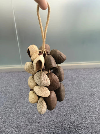 Handmade nutshell wind chime, nutshells rustling in the wind, bringing a touch of mountain forest atmosphere to your home.