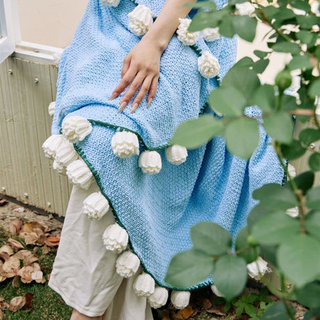 Hand-Crocheted Rose Round Blanket: A versatile romantic gift that brightens everyday warmth. (Diameter: 110 CM / 43.3 IN, bean paste)
