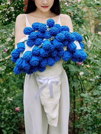 Hand-Crocheted Rose Round Blanket: A versatile romantic gift that brightens everyday warmth. (Diameter: 110 CM / 43.3 IN, bean paste)