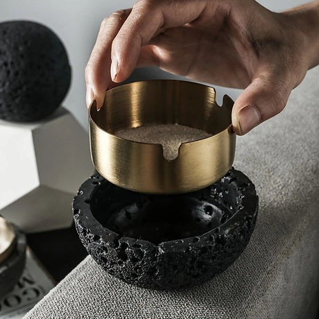 Nordic industrial style concrete ashtray, handcrafted with natural texture, detachable stainless steel bowl with anti-ash lid — easy to clean, durable, suitable for living rooms, bars, offices, ideal gift for Father’s Day, Christmas, housewarming.（Rock wh