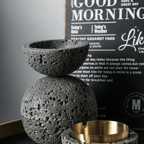 Nordic industrial style concrete ashtray, handcrafted with natural texture, detachable stainless steel bowl with anti-ash lid — easy to clean, durable, suitable for living rooms, bars, offices, ideal gift for Father’s Day, Christmas, housewarming.（Rock wh