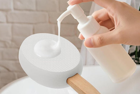 Back and Foot Lotion Applicator with 4 Replacement Pads Sunscreen Applicator Tool - White