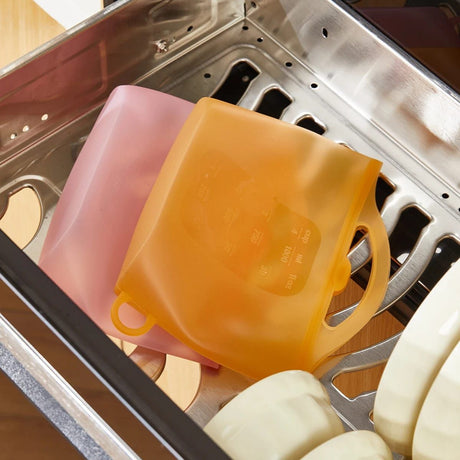 Reusable Silicone Food Storage Bag with Convenient Carry Handle, Leakproof Seal, 1000ml Capacity — Ideal for Storing Snacks, Grains, Fruits, Veggies, and More in Fridge, Freezer, or On-the-Go (Pink)
