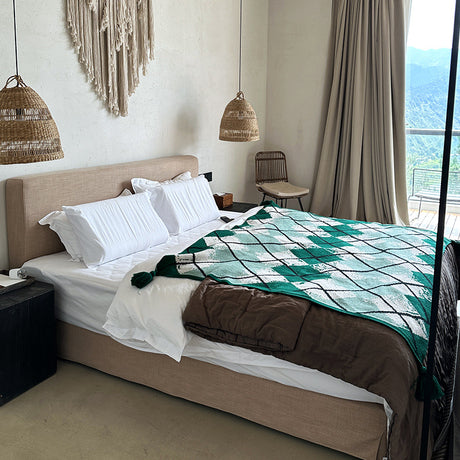Green Chic Argyle Diamond Knit Throw Blanket with Tassels - Versatile Sofa & Bed Accent - 135 x 125cm